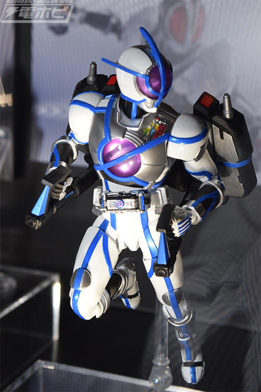 仮面ライダー555』真骨彫製法 仮面ライダーサイガや『仮面