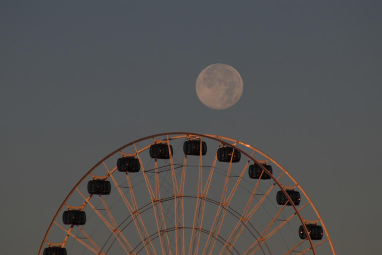 Last supermoon of 2024 wows skywatchers around the world with Full Beaver Moon (photos)