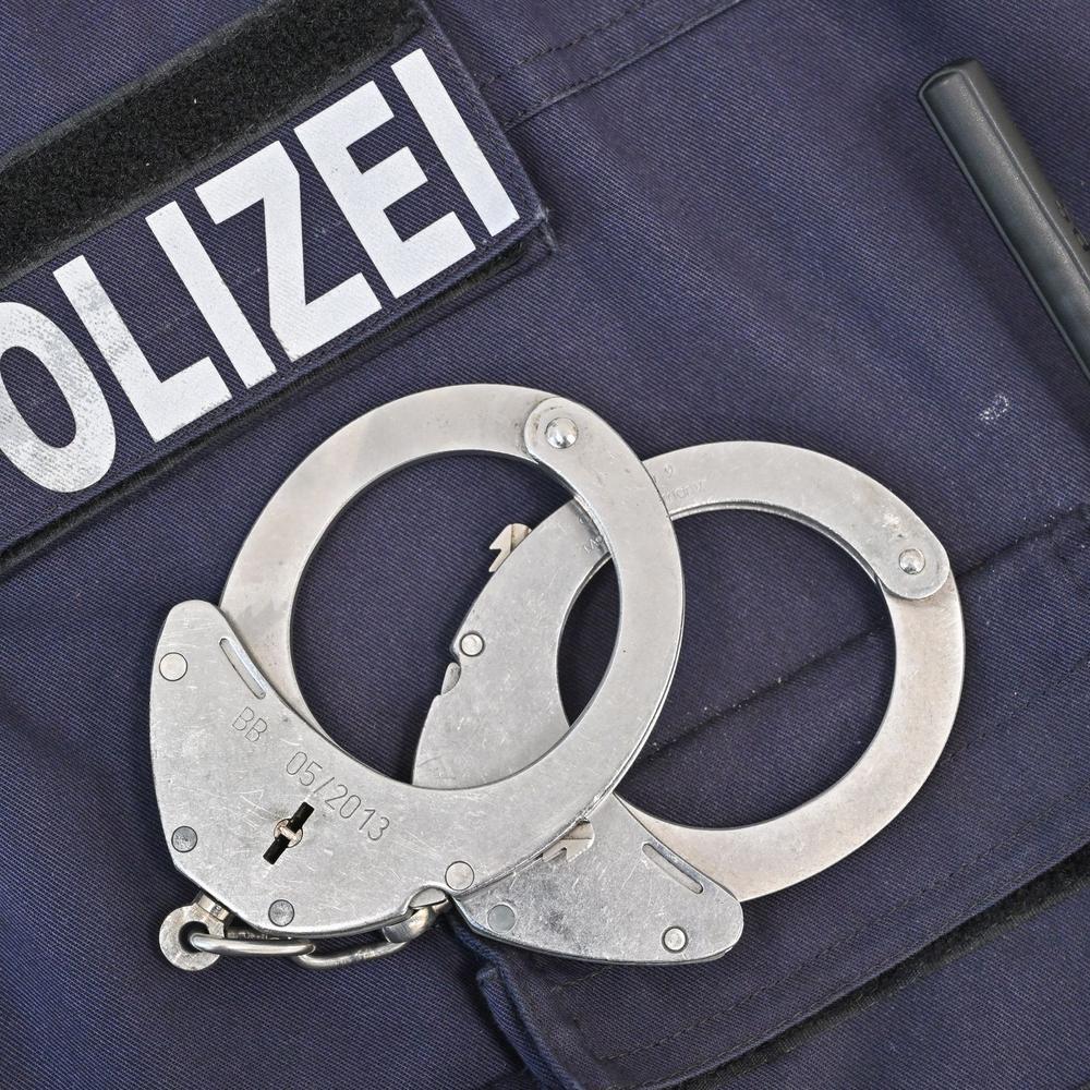 Junge Mutter bestohlen: Polizei nimmt Taschendiebe in Berlin ...