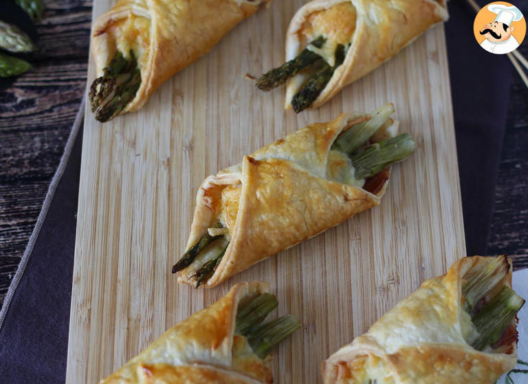 Puff pastry baskets with asparagus, ham and cheese