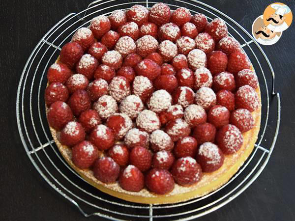 Raspberry tart with almond cream