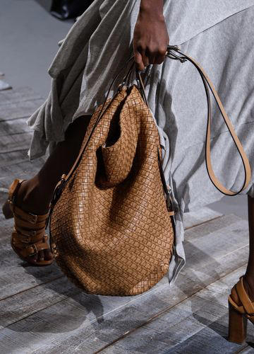 Hobo Bags sind Taschentrend 2024 Diese Modelle lieben Mode Profis im Winter