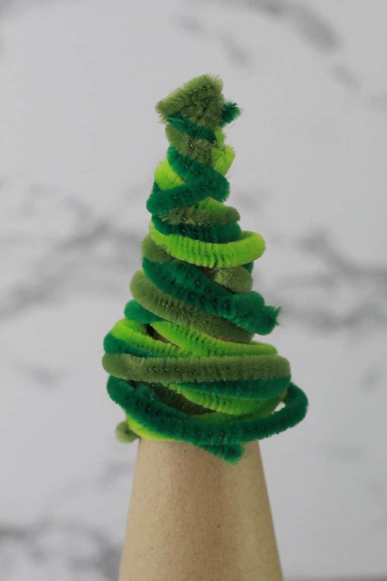 Pipe Cleaner Christmas Tree Craft