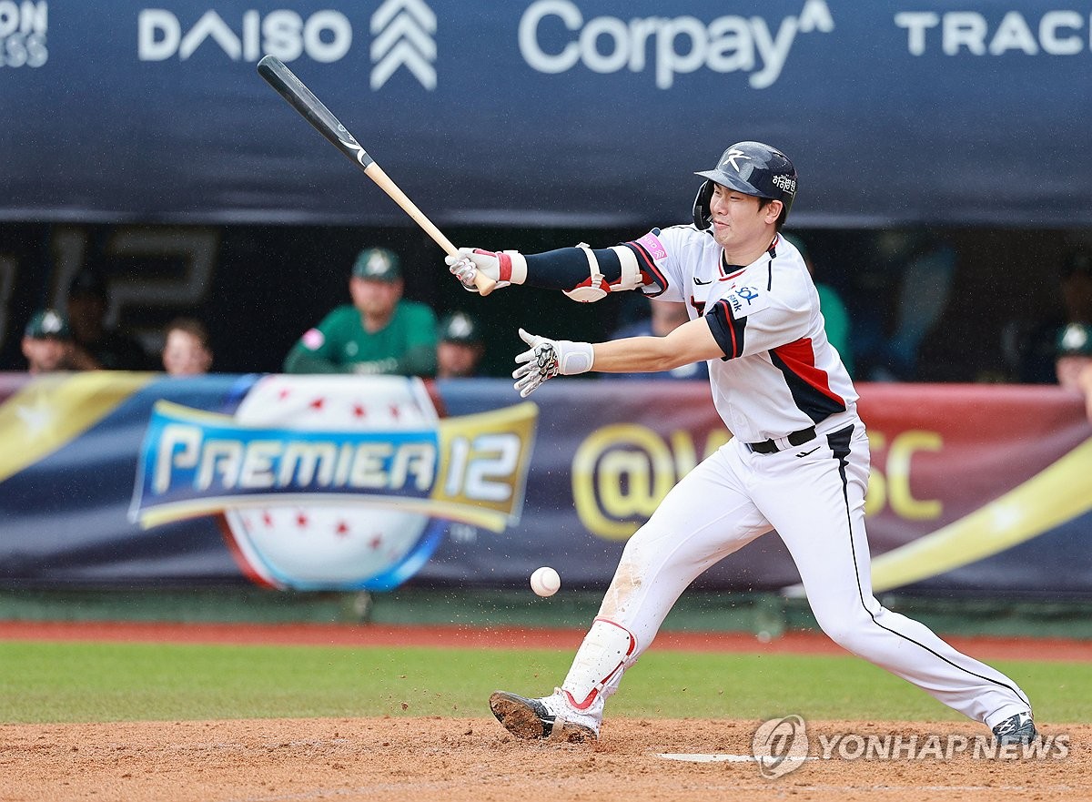 (LEAD) Eliminated S. Korea Beats Australia To Close Out Premier12