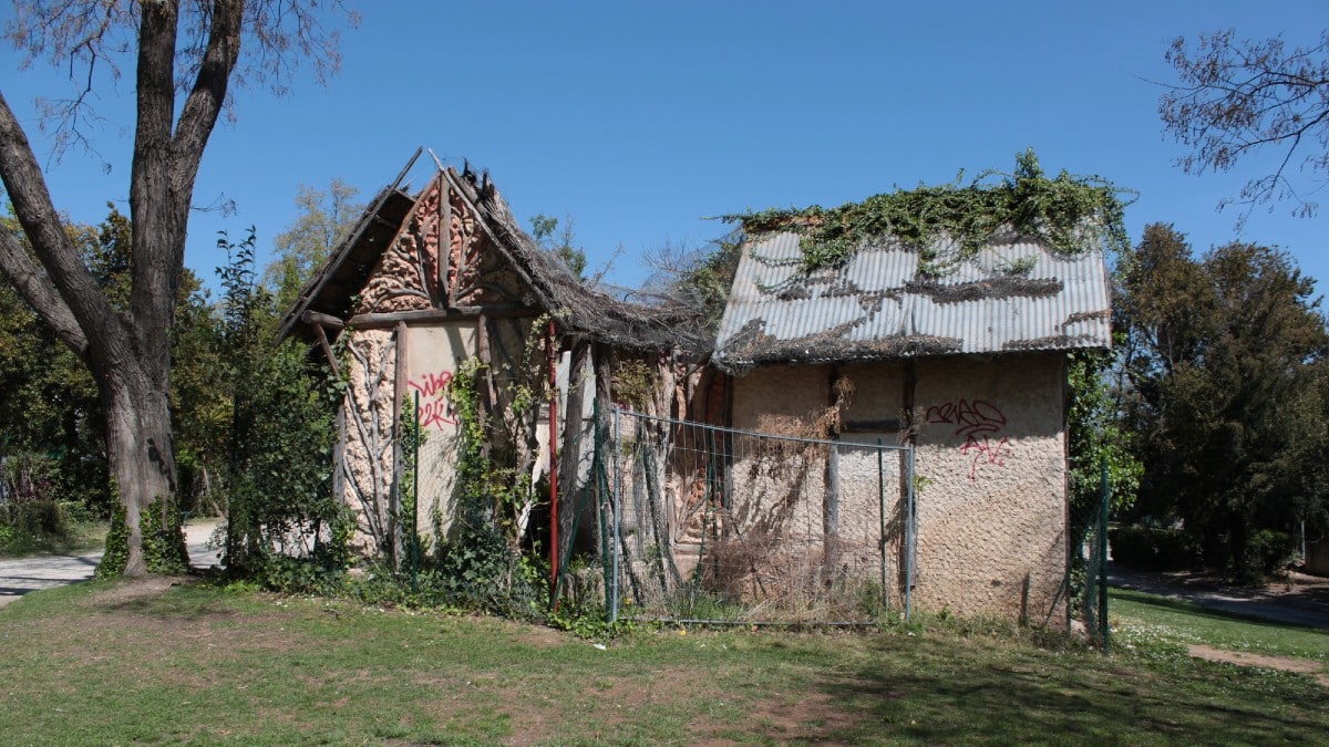 14 Signs Your Neighborhood May Be Losing Value