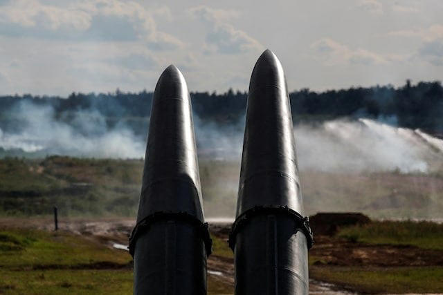 Fotografía de archivo de misiles 9М723, parte del complejo de misiles Iskander-M, durante una demostración en el foro técnico-militar internacional ARMY-2019 en el campo de tiro de Alabino, en la región de Moscú, Rusia, el 25 de junio de 2019. | Crédito: REUTERS/Maxim Shemetov.