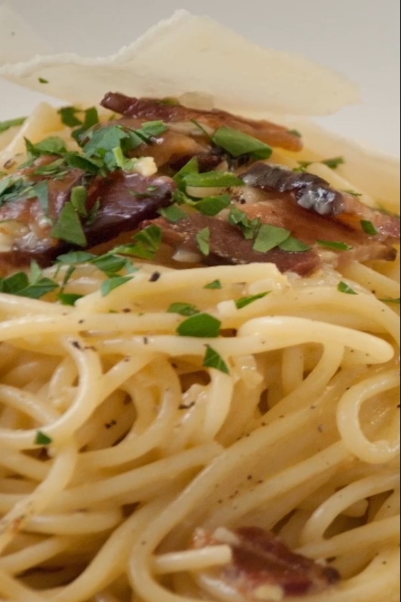 Spaghetti alla carbonara, ovos na perfeição ao jantar