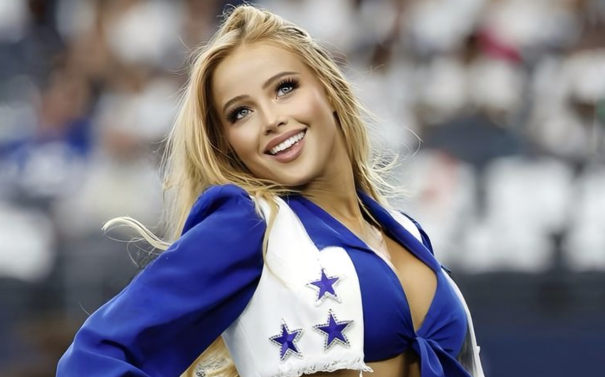 Dallas Cowboys Cheerleader Posed For Stunning Swimsuit Photo On Beach