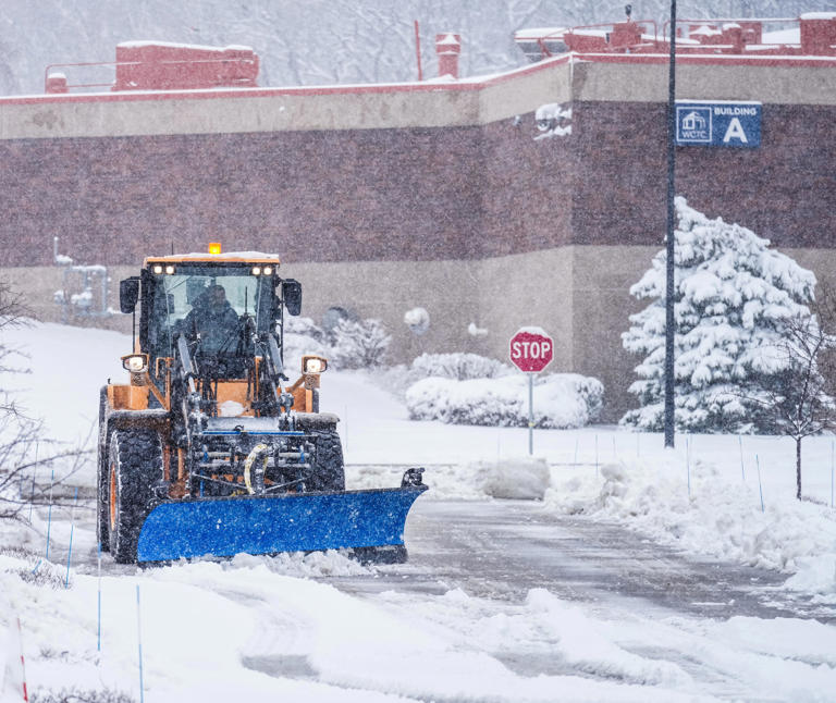 Southern Wisconsin under a winter weather advisory, 3 to 5 inches of