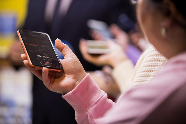 The first step in the test is to choose a topic that is unique and unrelated to anything you’ve previously searched for, shown interest in online or even mentioned near your phone. Then engage in several conversations about it near your phone over the next few days. ÃÂ¡ÃÂµÃÂ¼ÃÂµÃÂ½ ÃÂ¡ÃÂ°ÃÂ»ÃÂ¸ÃÂ²ÃÂ°ÃÂ½Ãâ¡ÃÆÃÂº – stock.adobe.com