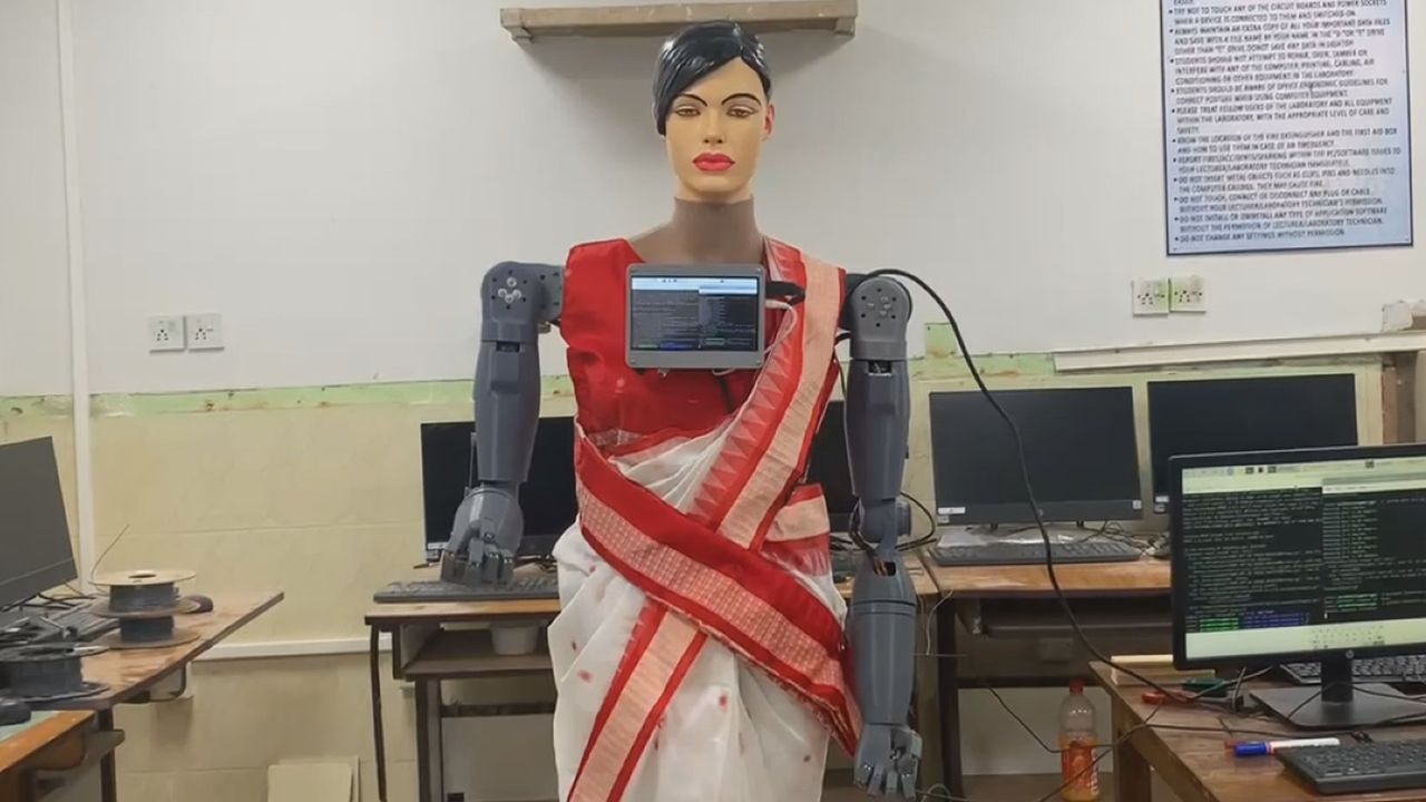 Students in India build strange-looking AI robot teacher