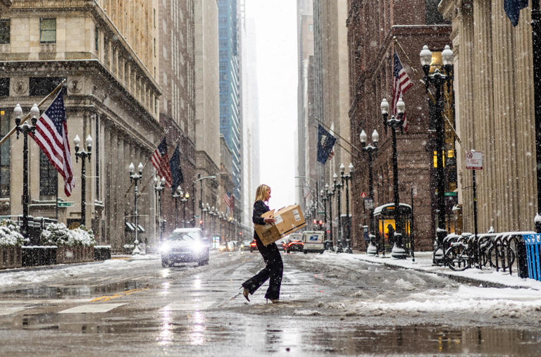 ‘Burst of accumulating snowfall’ and high winds causing slippery travel