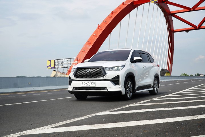 Penjualan mobil hybrid melonjak November 2025, Innova Zenix memimpin pasar