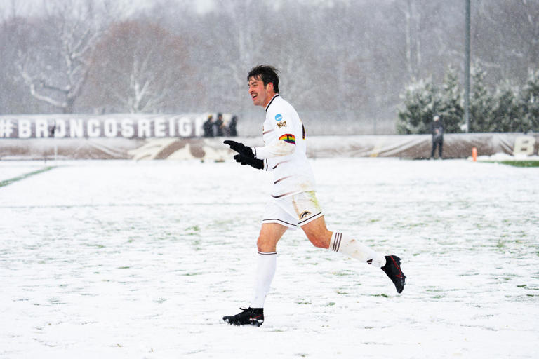 Snowy shellacking WMU soccer soars to Sweet 16 with snowcovered rout