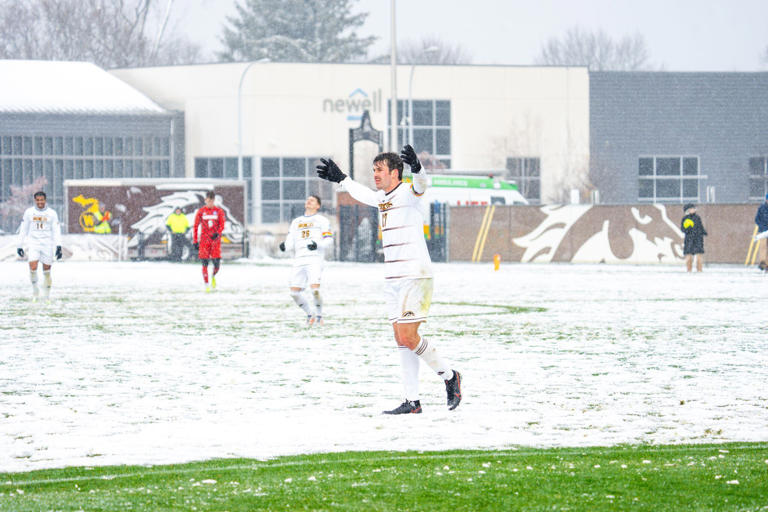 Snow shellacking WMU men’s soccer braves elements, soars to NCAA