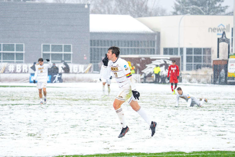 Snow shellacking WMU men’s soccer braves elements, soars to NCAA