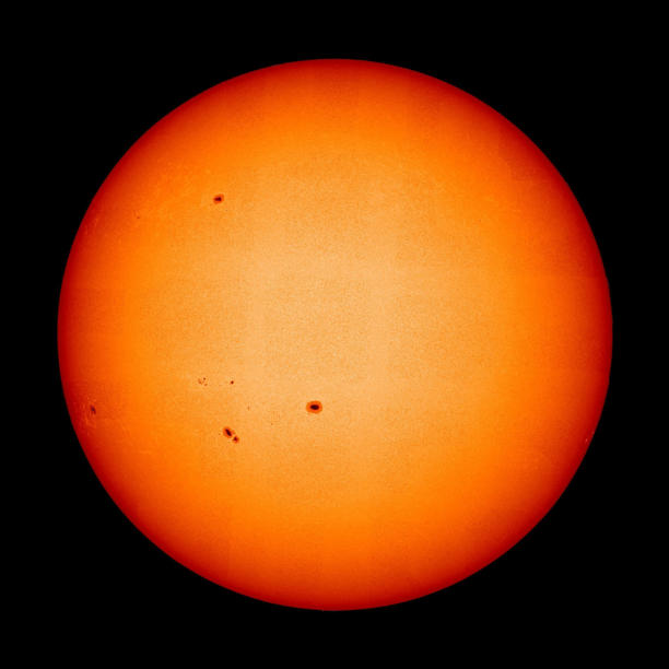 Deze afbeelding toont de zon in zichtbaar licht, vastgelegd door het PHI-instrument aan boord van het Solar Orbiter ruimtevaartuig. Het instrument verzamelde rood licht met een golflengte van 617 nanometer. Afbeelding: ESA & NASA/Solar Orbiter/PHI Team