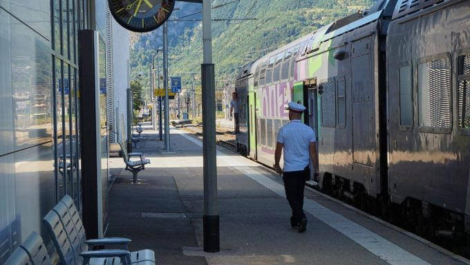 Grève du 10 septembre 2025 : voici le montant du salaire mensuel d'un ...