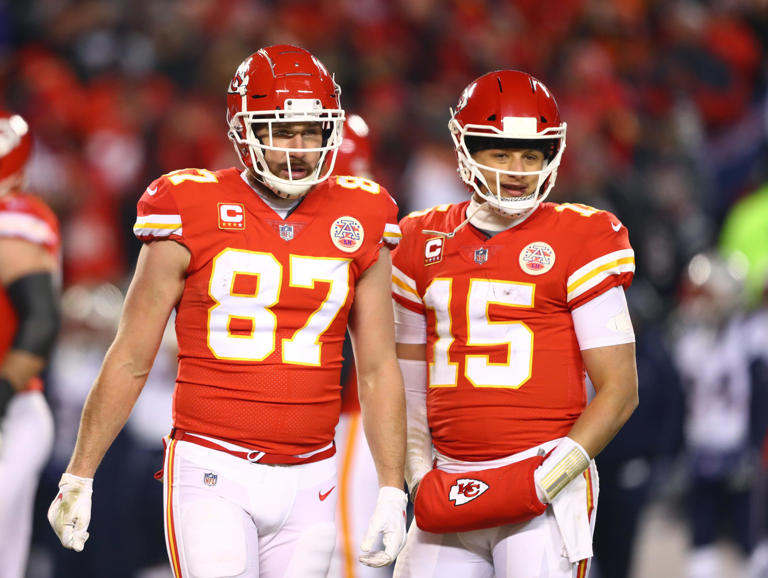 Chiefs vs raiders patrick mahomes travis kelce make stylish entrance
