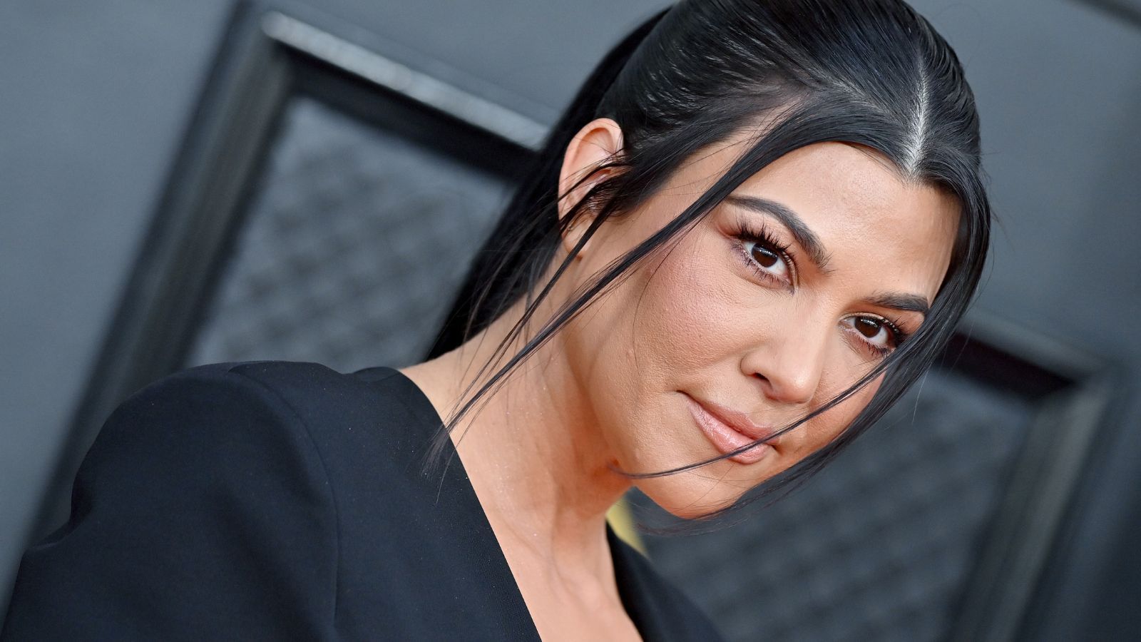 Kourtney Kardashian S Cloud Like Chair Taps Into 2025 S Most