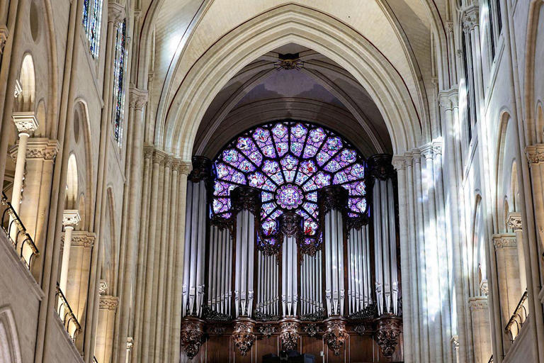 O órgão da catedral foi cuidadosamente restaurado e agora está pronto para ser tocado após meses de afinação de cada um dos seus 7.952 tubos