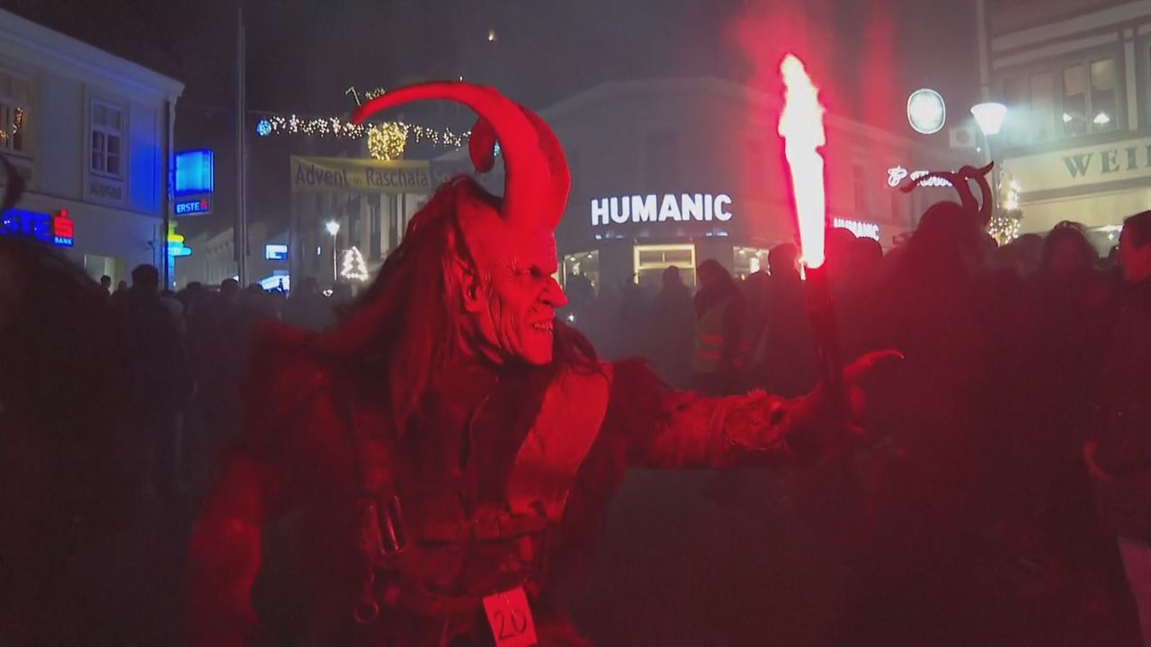 Krampuslauf in Hollabrunn: Ein teuflisches Spektakel in Österreich