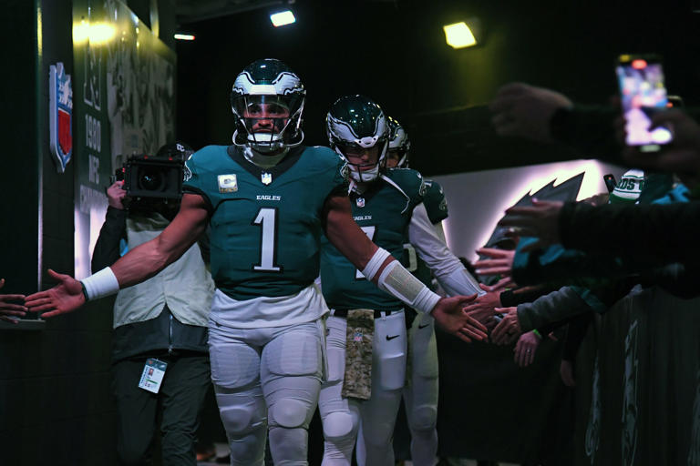 Eagles 27, Steelers 13: Jalen Hurts finds AJ Brown, DeVonta Smith to ...