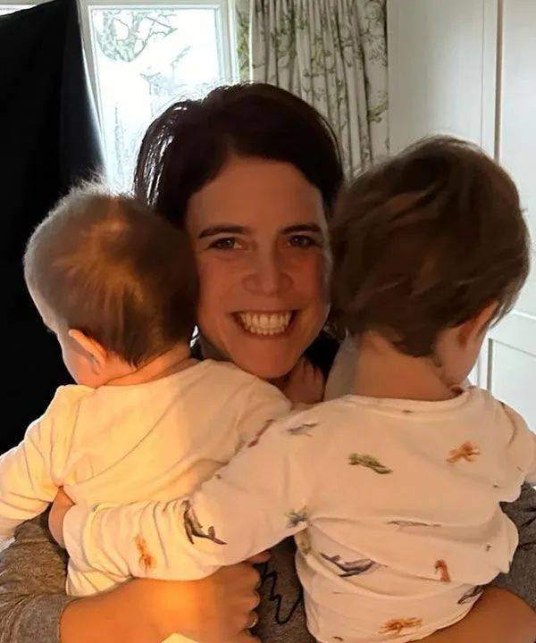 Princess Eugenie shares ultrarare photo of sons August and Ernest as(02)