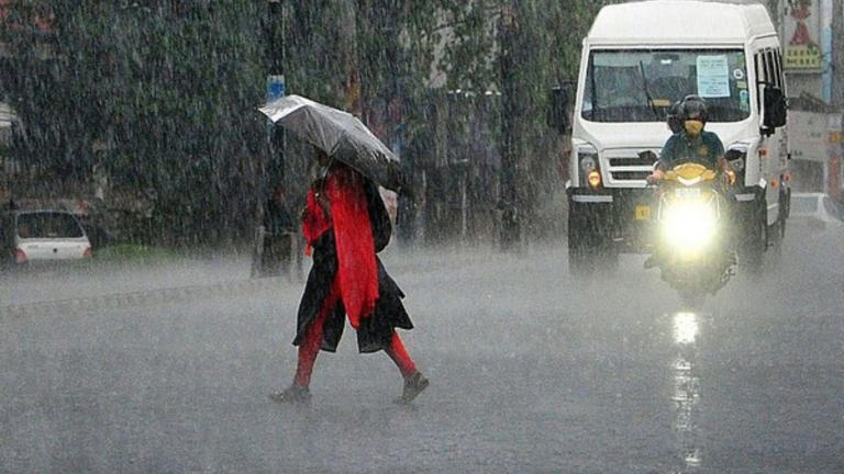 Top News: अमेरिका में भीषण सड़क हादसा, महाराष्ट्र में तेजस्वी के खिलाफ FIR  और यूपी में भारी बारिश की चेतावनी