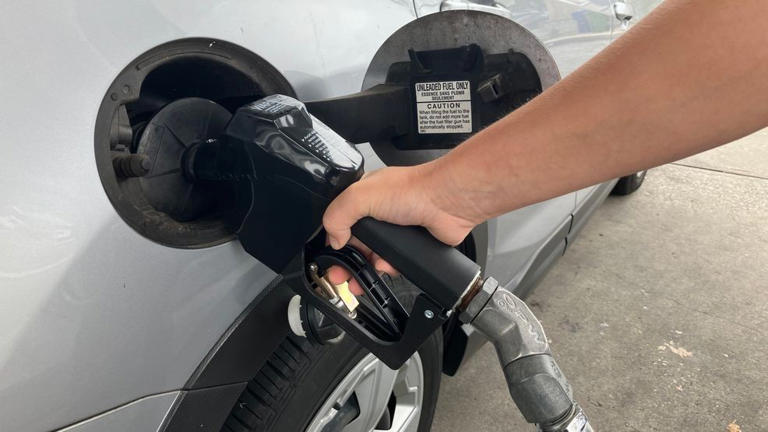 Gas prices expected to drop below $3 per gallon in 2026, GasBuddy reports