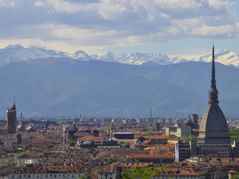 Torino, arriva la delibera che vuole requisire le case private. Lega: "Misura stalinista"