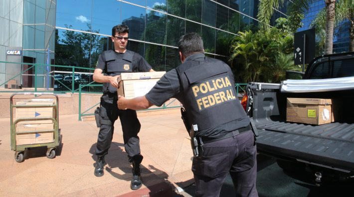 Policiais Federais fazem apreensões durante a Operação Greenfield, que investigou desvios em fundos de pensão de Petrobras, Banco do Brasil, Caixa e Correios. Foto: André Dusek/Estadão