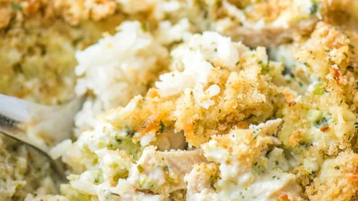 Cheesy Chicken Broccoli & Rice Casserole