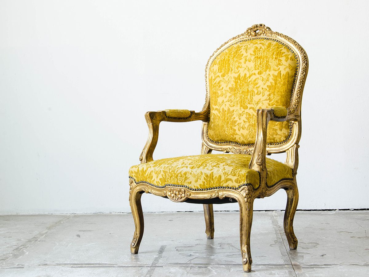 11-garage-sale-finds-you-should-never-pass-up
