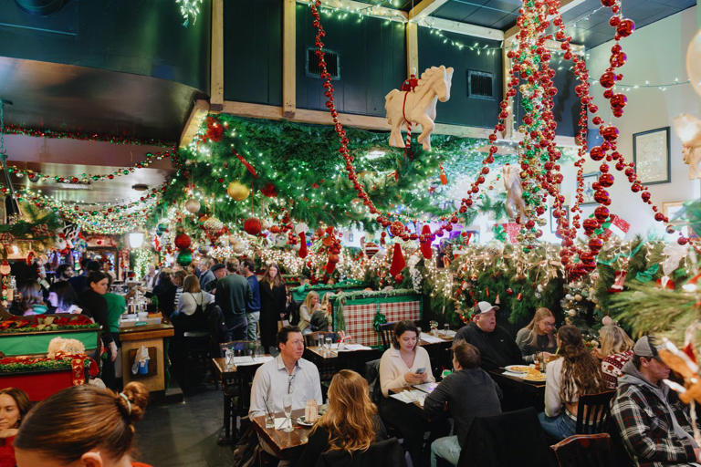 Behold the Christmas Decor Extravaganza at Philadelphia’s Craftsman Row ...