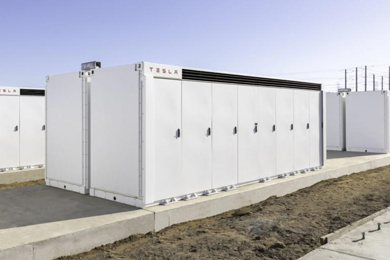 De 0 à 164 bornes : voici comment Tesla a construit sa plus grande ...