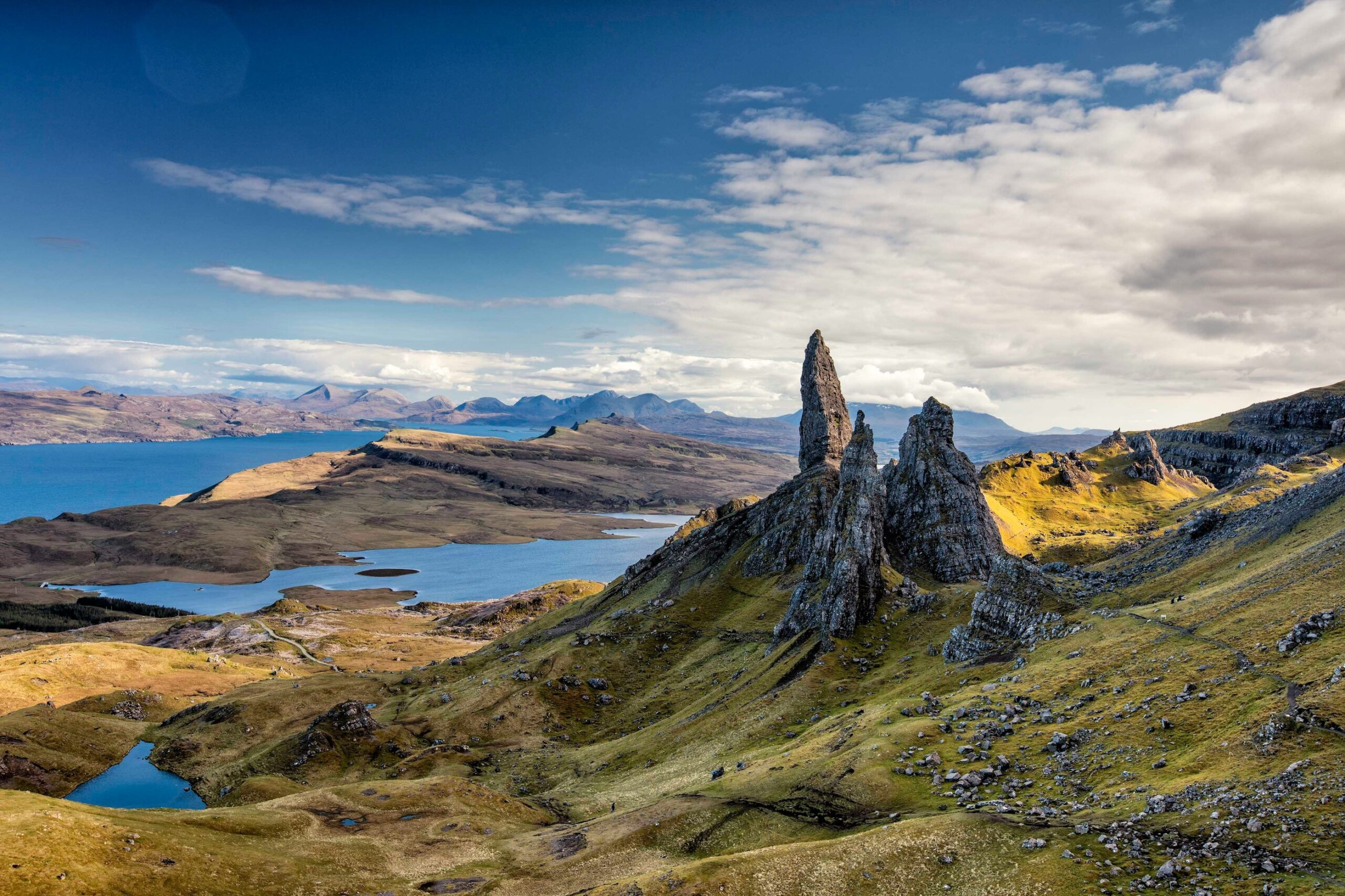 Discover the Scottish Isle With White Sand Beaches and Enchanted Waterfalls – A Must-Visit Destination