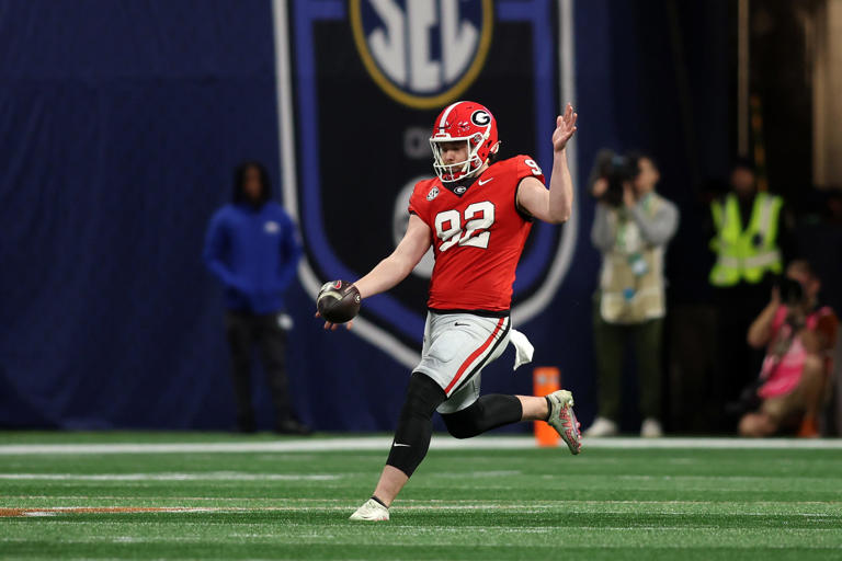 Dec 7, 2024; Atlanta, GA, USA; Georgia Bulldogs punter Brett Thorson (92) punts the ball to the Texas Longhorns during the first half in the 2024 SEC Championship game at Mercedes-Benz Stadium. Mandatory Credit: Brett Davis-Imagn Images