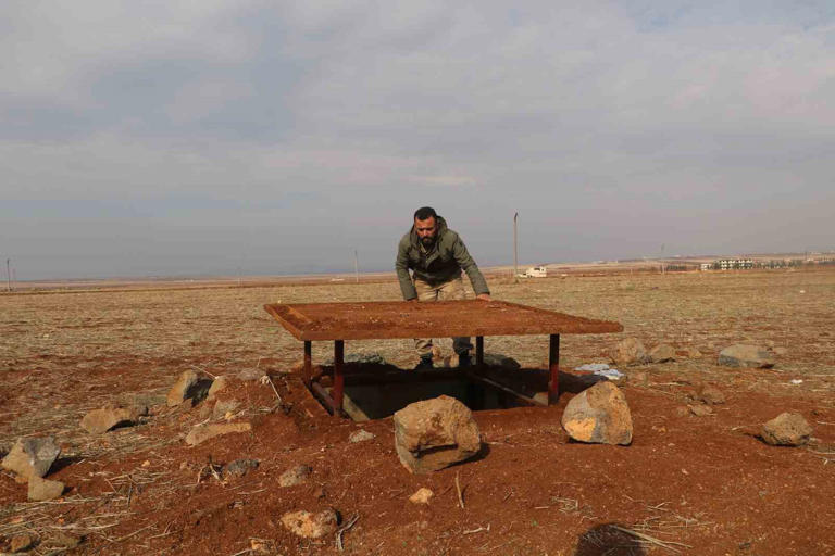 SURİYE MİLLİ ORDUSU'NUN (SMO) ÖZGÜRLÜK ŞAFAĞI OPERASYONU KAPSAMINDA TERÖR ÖRGÜTÜ PKK/YPG'DEN KURTARDIĞI TEL RIFAT'TA KİLOMETRELERCE UZUNLUĞUNDAKİ TÜNELİN BİR UCUNDA YERİN ALTINDAN KAÇIŞ İÇİN KULLANILAN ASANSÖR ÇIKTI.