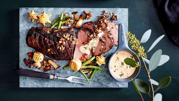 Gelingsicheres Filet nach Wellington-Art an Cognac-Rahmsoße