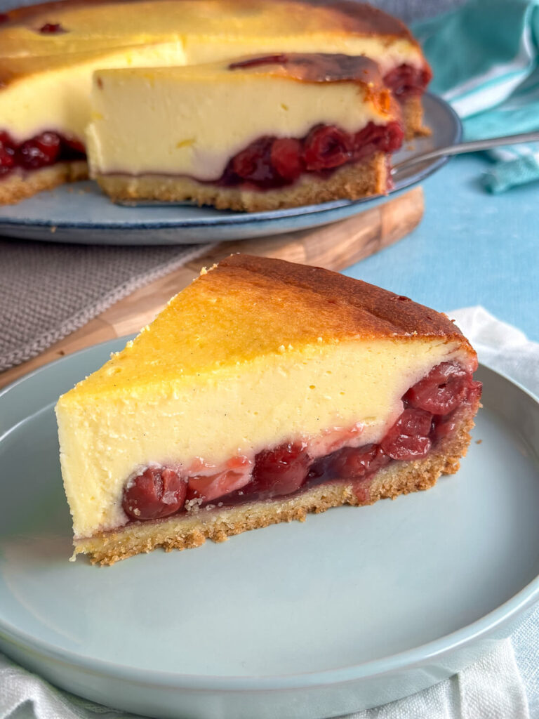 Vanille Käsekuchen mit Kirschen