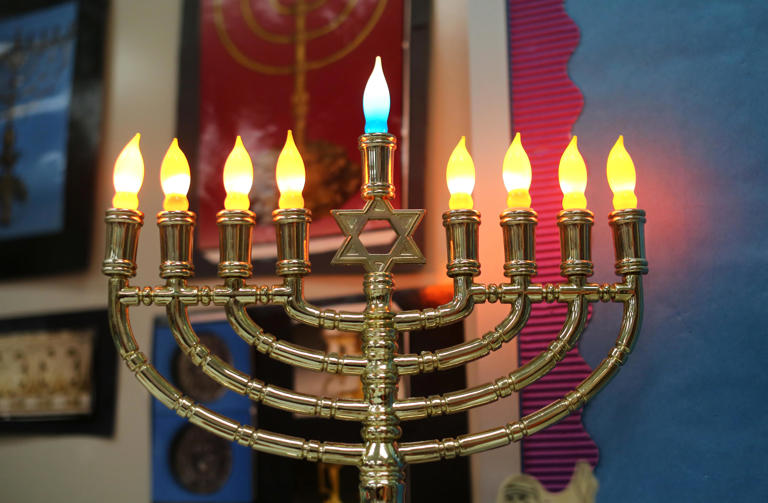 when-does-hanukkah-2025-start-date-foods-traditions-for-jewish-holiday