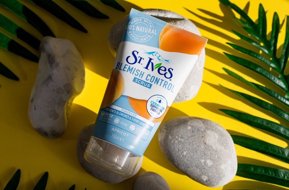 The Ultimate Guide to Easy Cleansers: Achieving Radiant Skin with Minimal Effort