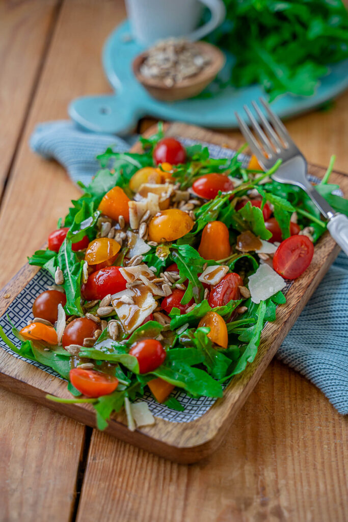 5 einfache Salat Dressings mit den passenden Salaten