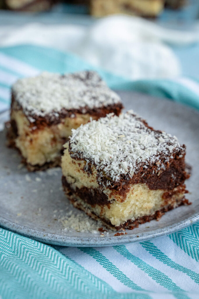 Bounty Kuchen - saftiger Kuchen Kokoskuchen vom Blech