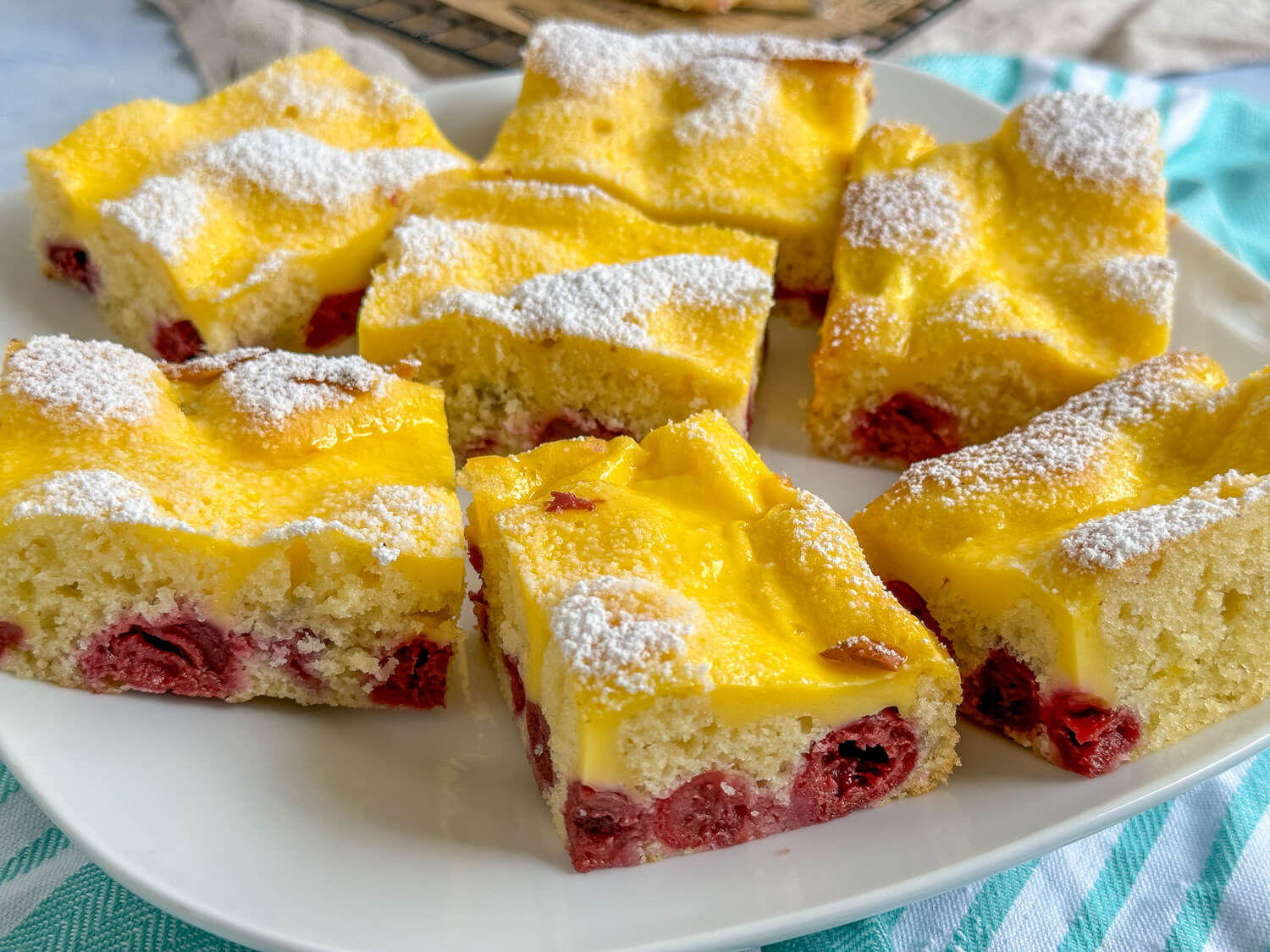 Kirschkuchen mit Schmandguss - einfaches Rezept für schnellen Kuchen ...