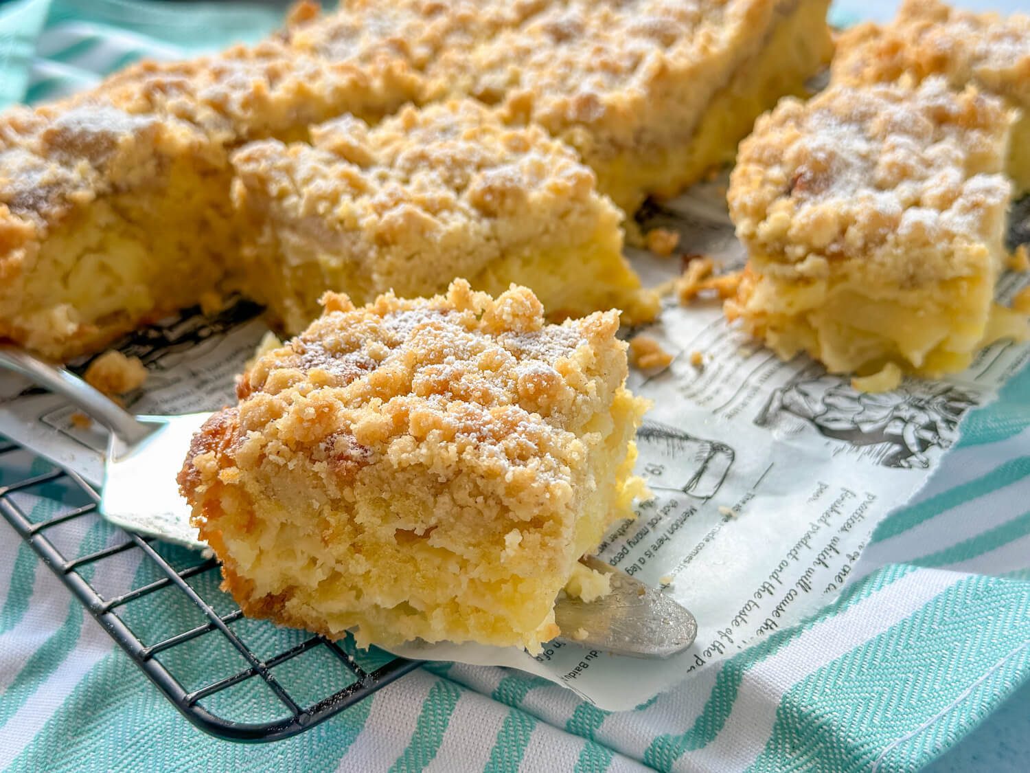Apfel-Streuselkuchen vom Blech - Omas saftiger Apfelkuchen