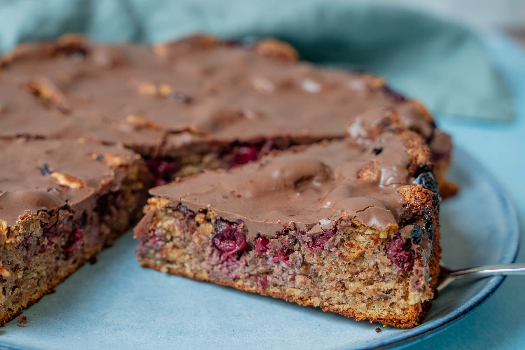 Nusskuchen ohne Mehl - glutenfreier Kirschkuchen - einfach &amp; saftig