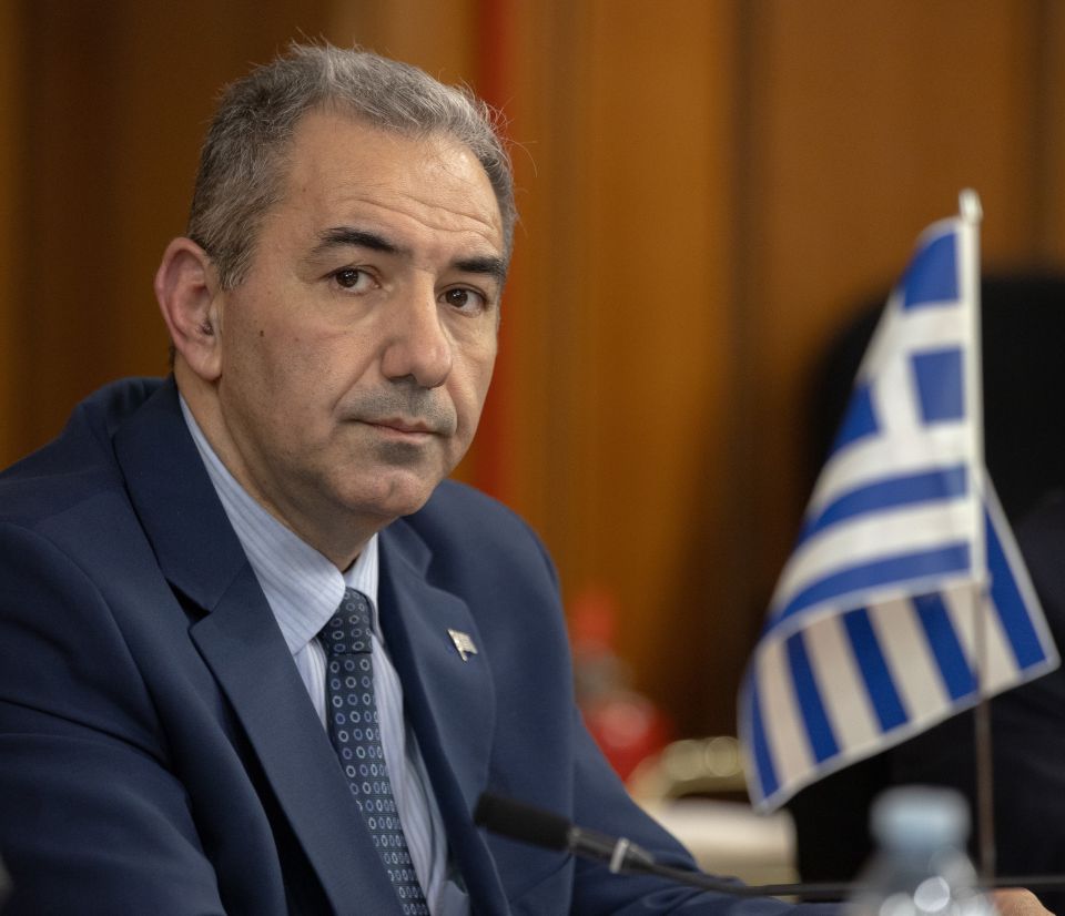 O Δρ. Κωνσταντίνος Μπαλωμένος, Πολιτικός Επιστήμονας - Διεθνολόγος και πρώην Γενικός Διευθυντής Πολιτικής Εθνικής Άμυνας και Διεθνών Σχέσεων (ΓΔΠΕΔΣ) Υπουργείου Εθνικής Άμυνας (ΥΠΕΘΑ)