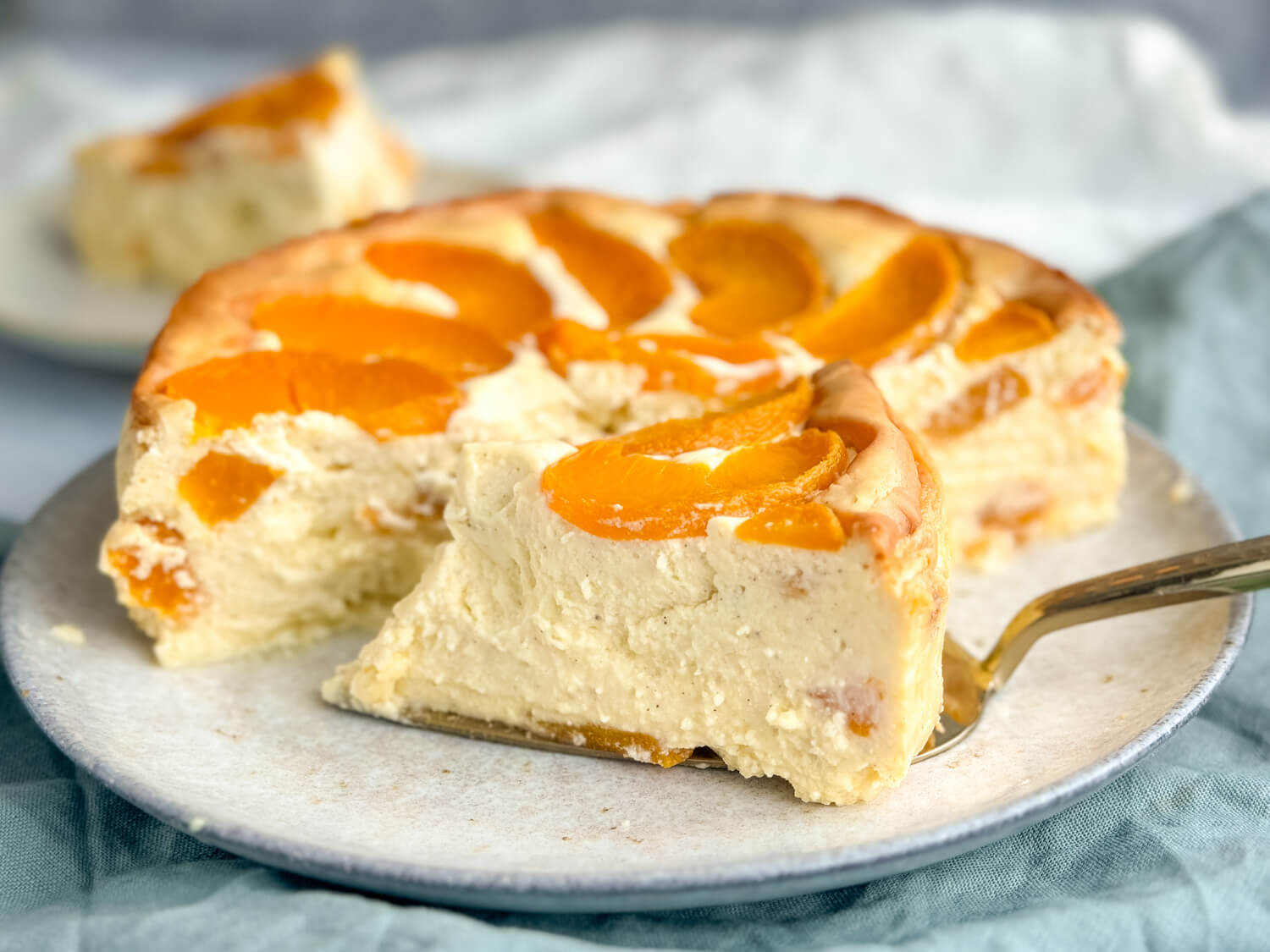 Einfaches Rezept für Käsekuchen mit Pfirsich - cremig und mega lecker